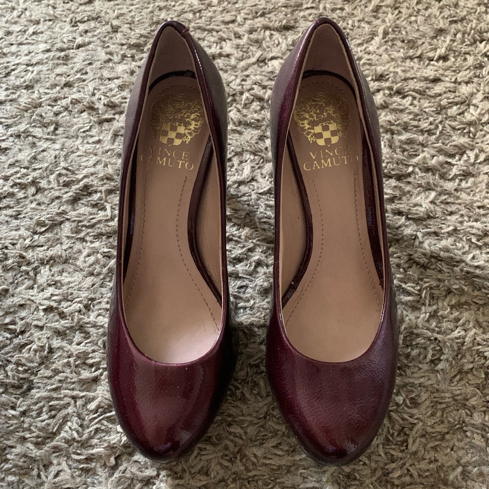 Vince Camuto maroon heels size 5 1/2